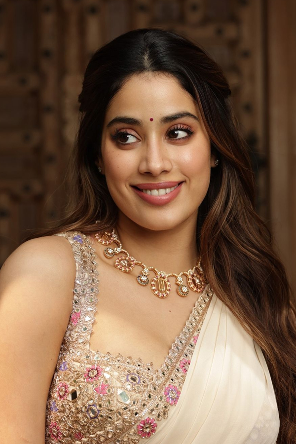 Janhvi Kapoor Fashion On Cricket Themed Outfits And Jewellery Amazing Photos6