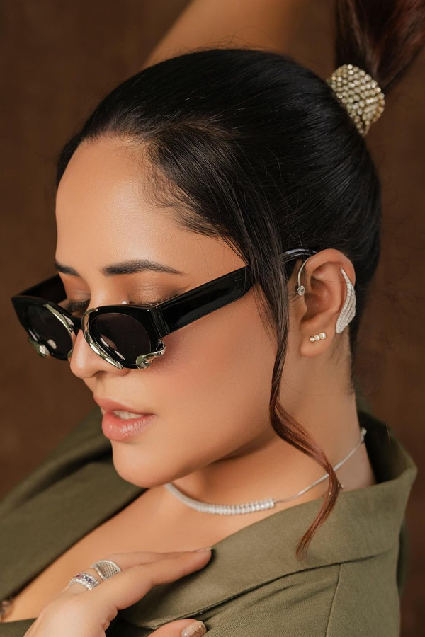 "Do You Miss Me??": Anasuya Bharadwaj Latest Photos On Instagram5