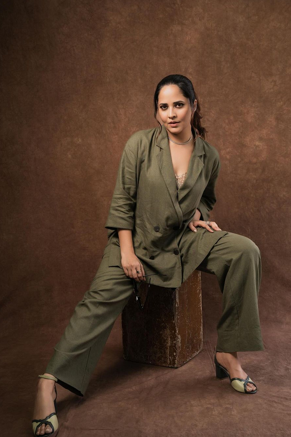 "Do You Miss Me??": Anasuya Bharadwaj Latest Photos On Instagram10