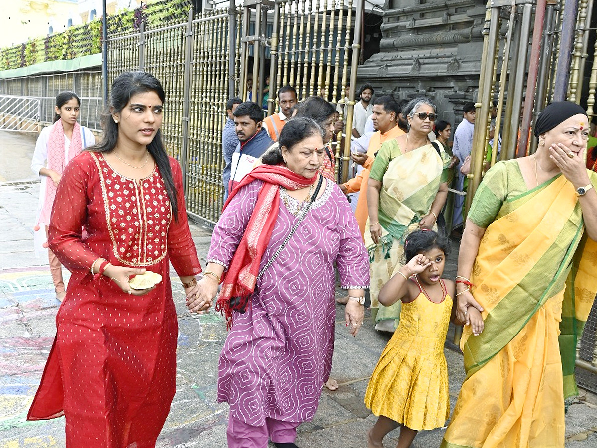 Movie Celebrities Visited Tirumala Temple Photos2