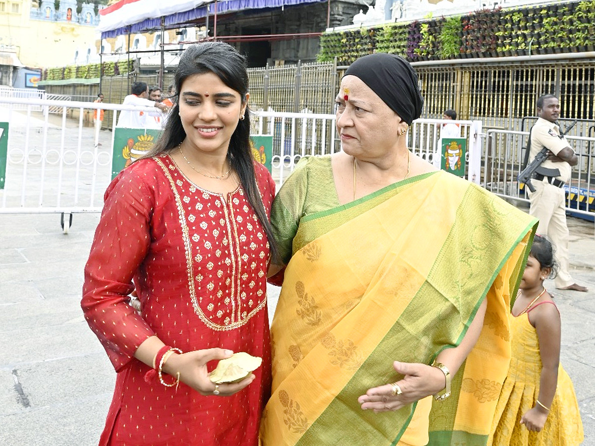 Movie Celebrities Visited Tirumala Temple Photos11