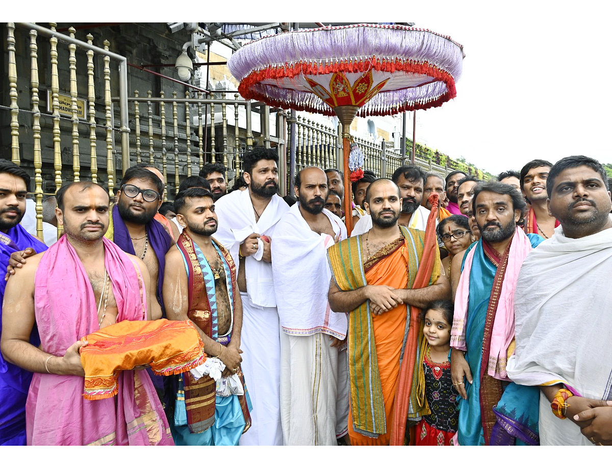 Movie Celebrities Visited Tirumala Temple Photos14