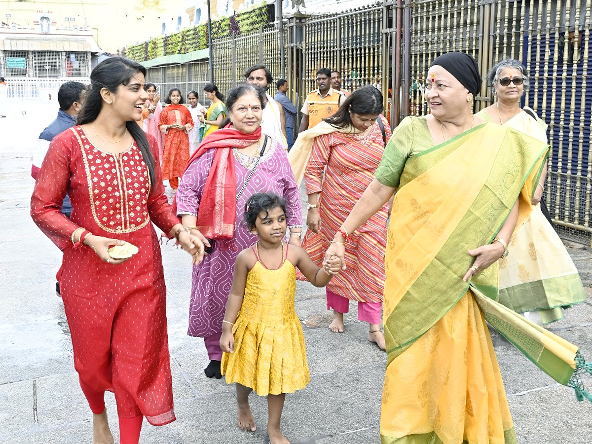 Movie Celebrities Visited Tirumala Temple Photos5