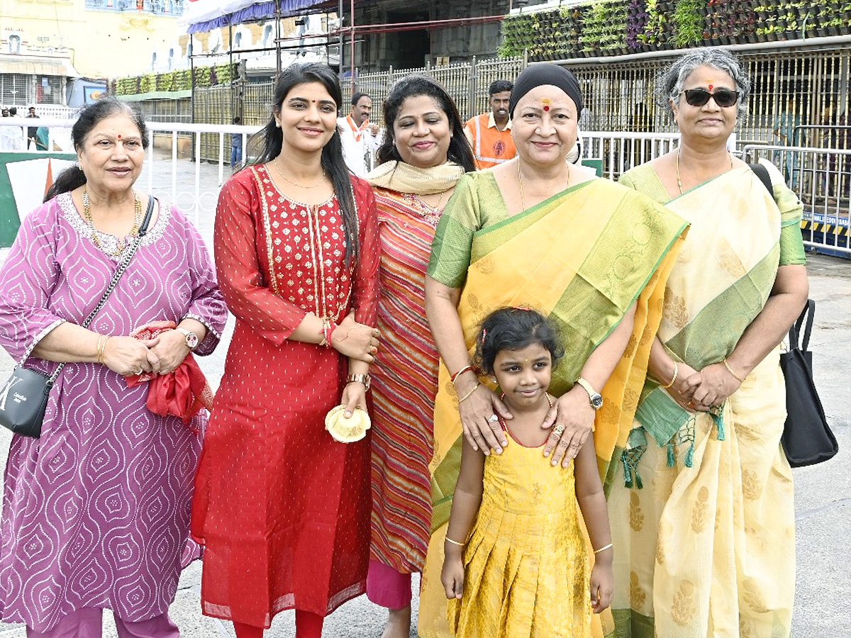 Movie Celebrities Visited Tirumala Temple Photos7