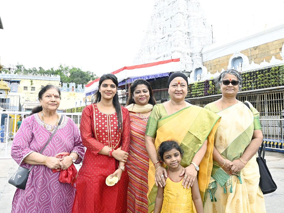 Movie Celebrities Visited Tirumala Temple Photos8