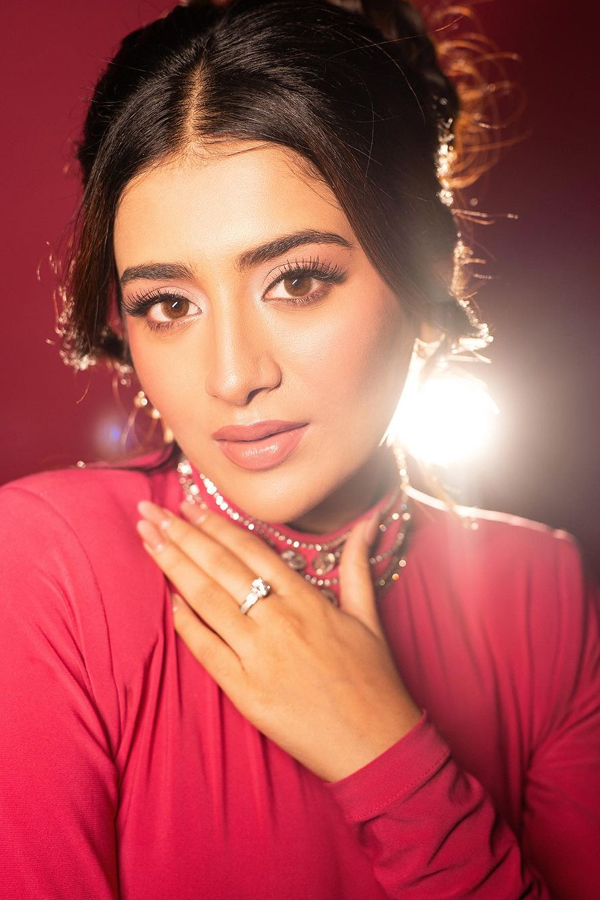 Tollywood Heroine Raashi Singh Stunning Looks In Red Dress4