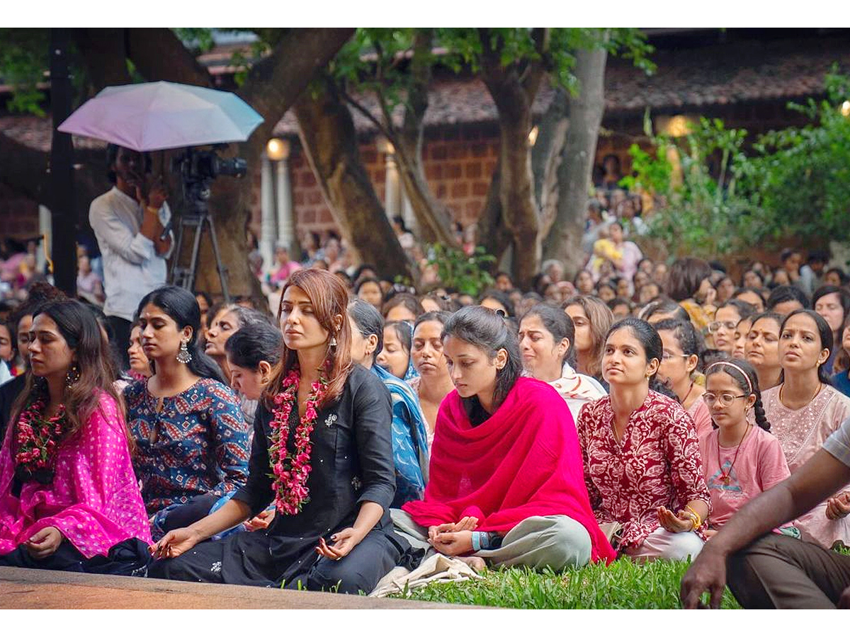 Samantha Ruth Prabhu Shares Meditative Moments From Ashram Photos2