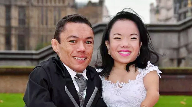 Worlds Shortest Married Couple Makes Guinness World Record3