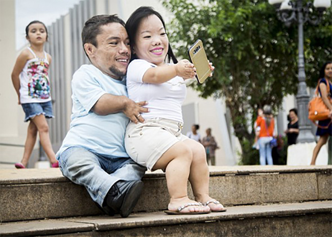 Worlds Shortest Married Couple Makes Guinness World Record6