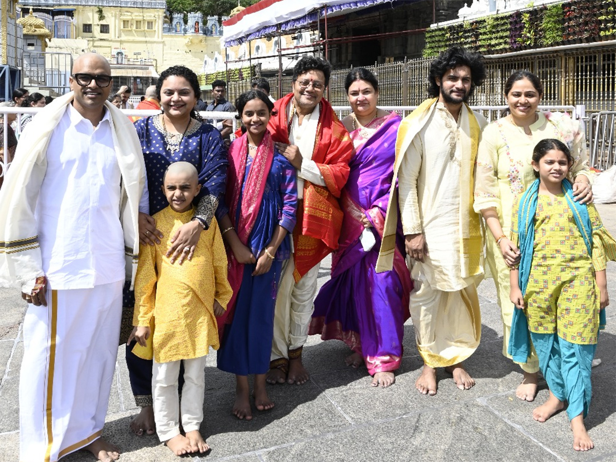 Actor Sai Kumar Family Visits Tirumala: Photos1