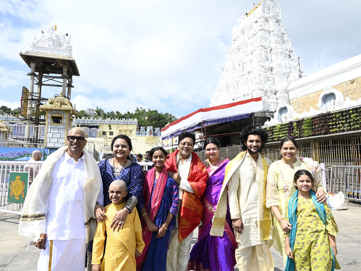 Actor Sai Kumar Family Visits Tirumala: Photos10