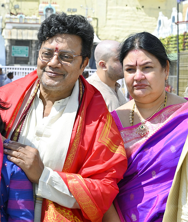 Actor Sai Kumar Family Visits Tirumala: Photos12