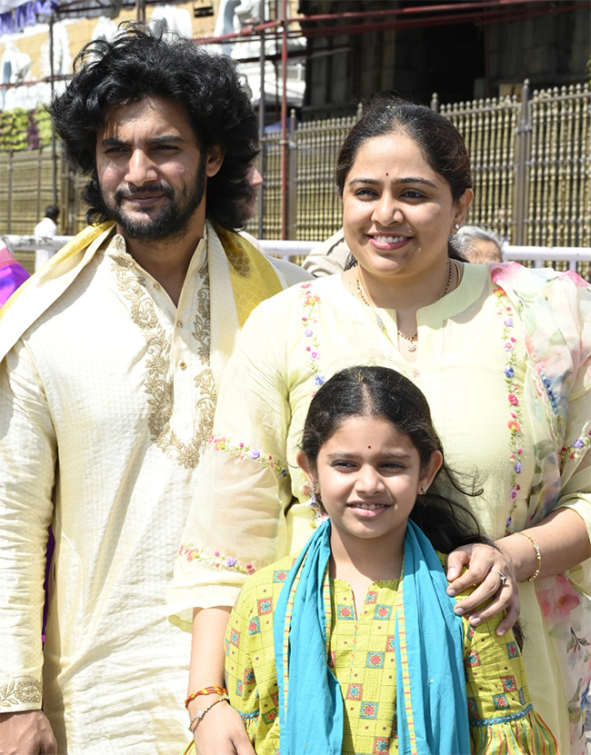 Actor Sai Kumar Family Visits Tirumala: Photos13