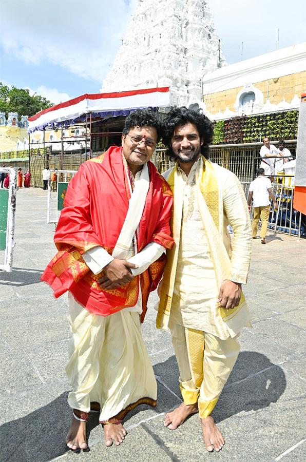 Actor Sai Kumar Family Visits Tirumala: Photos15