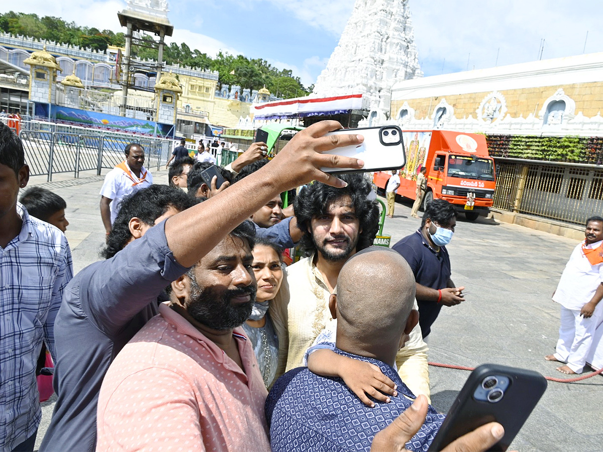 Actor Sai Kumar Family Visits Tirumala: Photos2