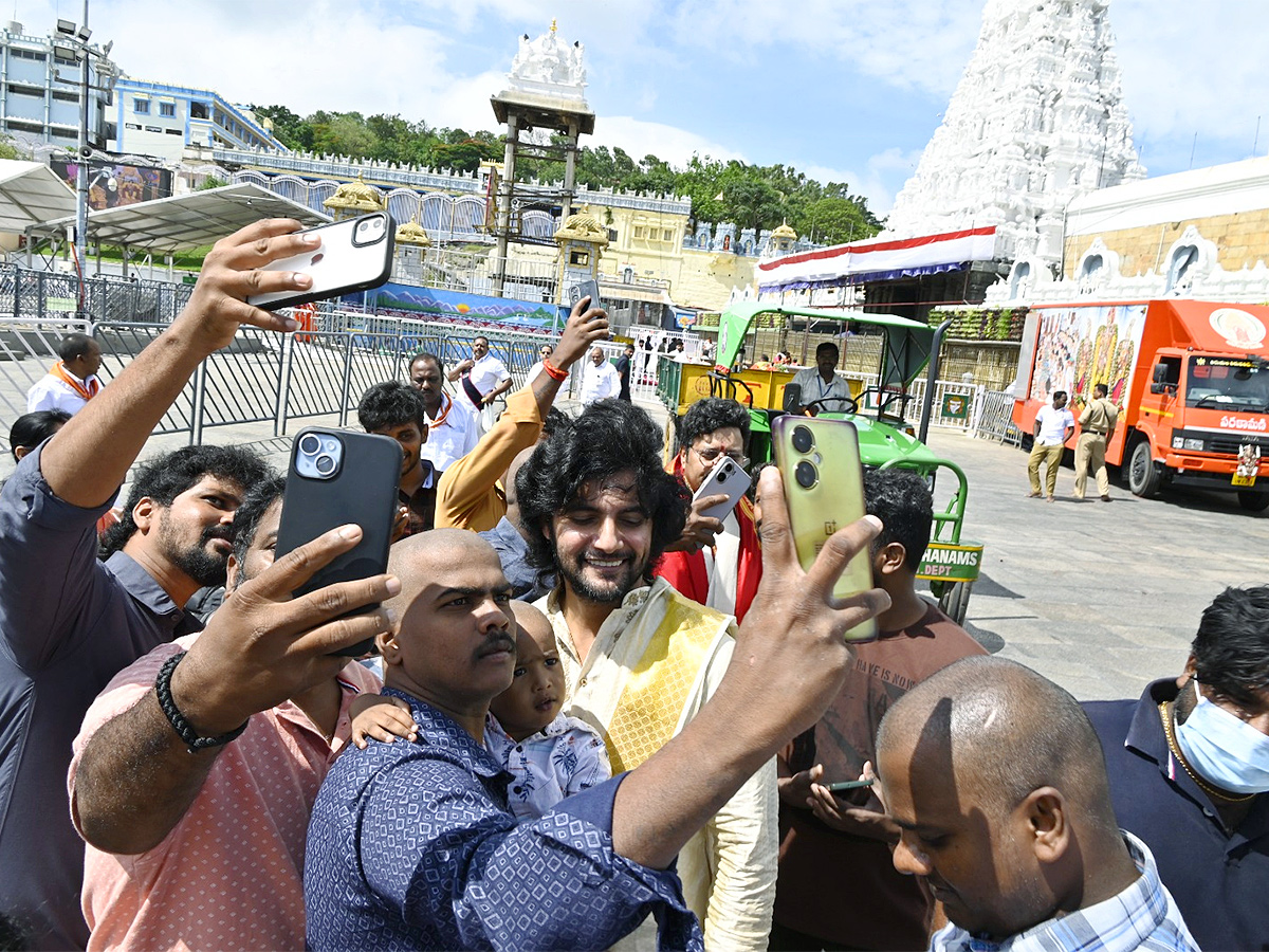 Actor Sai Kumar Family Visits Tirumala: Photos3