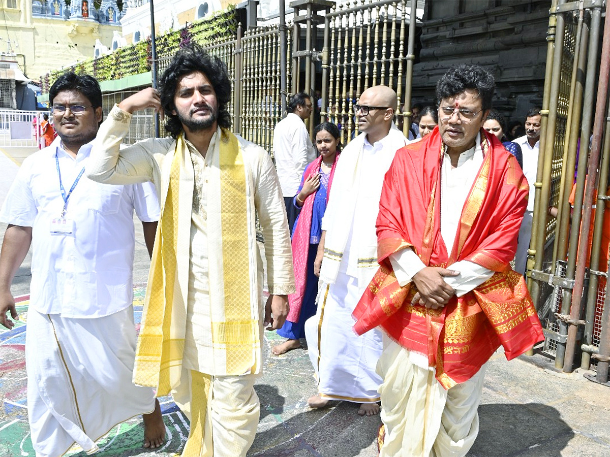 Actor Sai Kumar Family Visits Tirumala: Photos8