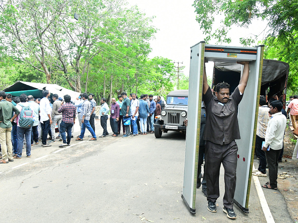 Best Photos of The Day in AP and Telangana Photo Gallery12