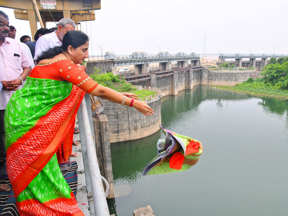 Best Photos of The Day in AP and Telangana Photo Gallery3