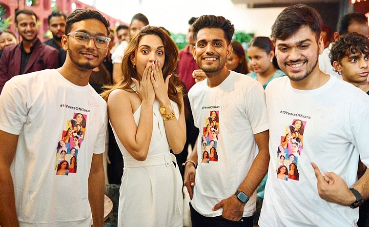 Kiara Advani Celebrates Her 10 Years In Indian Film Industry With Tiramisu Cake Photos11