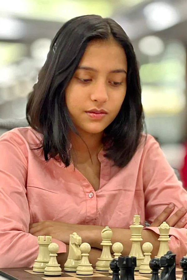 Nagpur Chess Queen Divya Deshmukh Won World Chess Juniors Pics Goes Viral Photos2