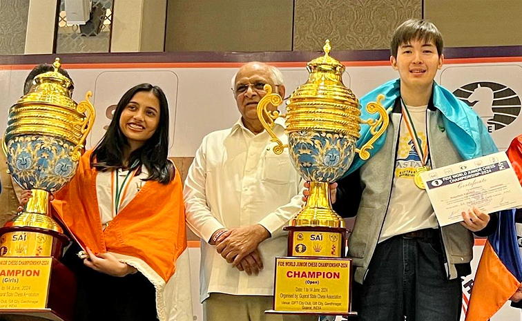 Nagpur Chess Queen Divya Deshmukh Won World Chess Juniors Pics Goes Viral Photos24