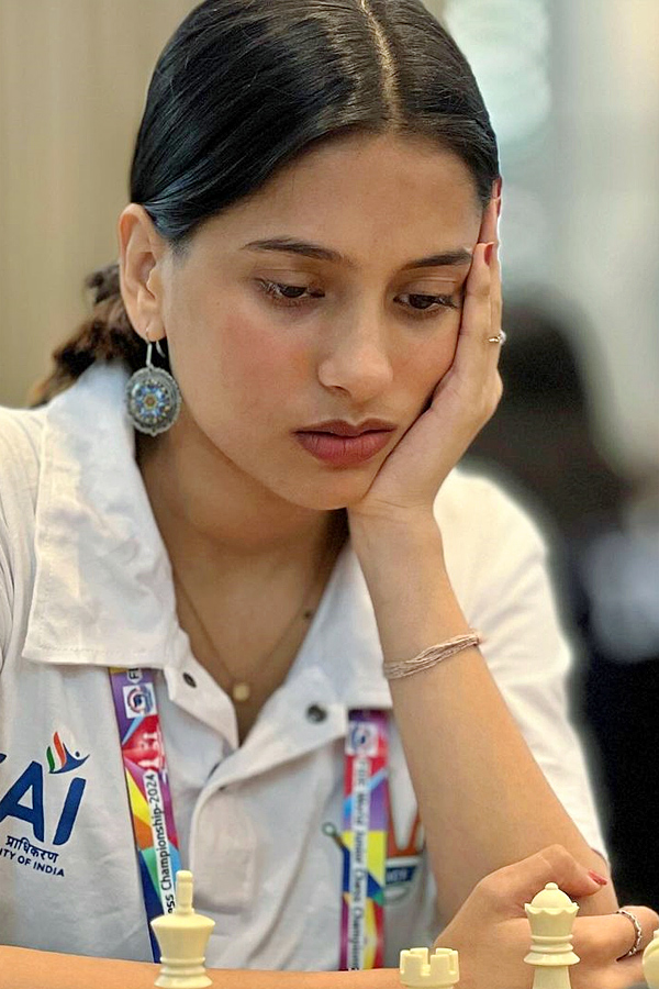 Nagpur Chess Queen Divya Deshmukh Won World Chess Juniors Pics Goes Viral Photos27