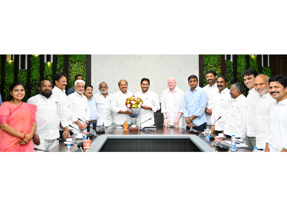 YS Jagan Key Meeting With YSRCP MP Candidates: Photos7