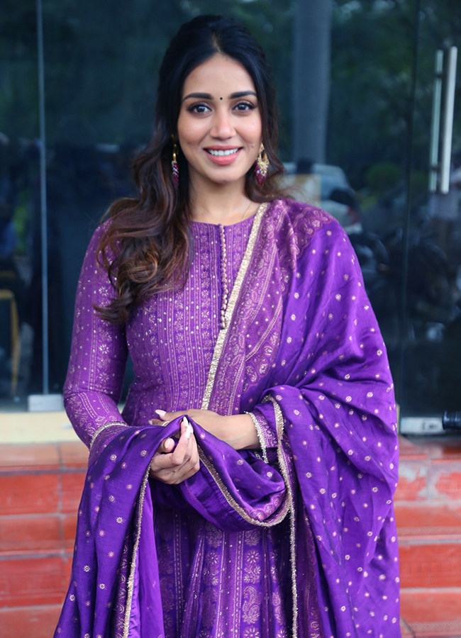 Actress Nivetha Pethuraj Latest Images Goes Viral13