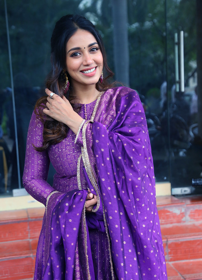 Actress Nivetha Pethuraj Latest Images Goes Viral14