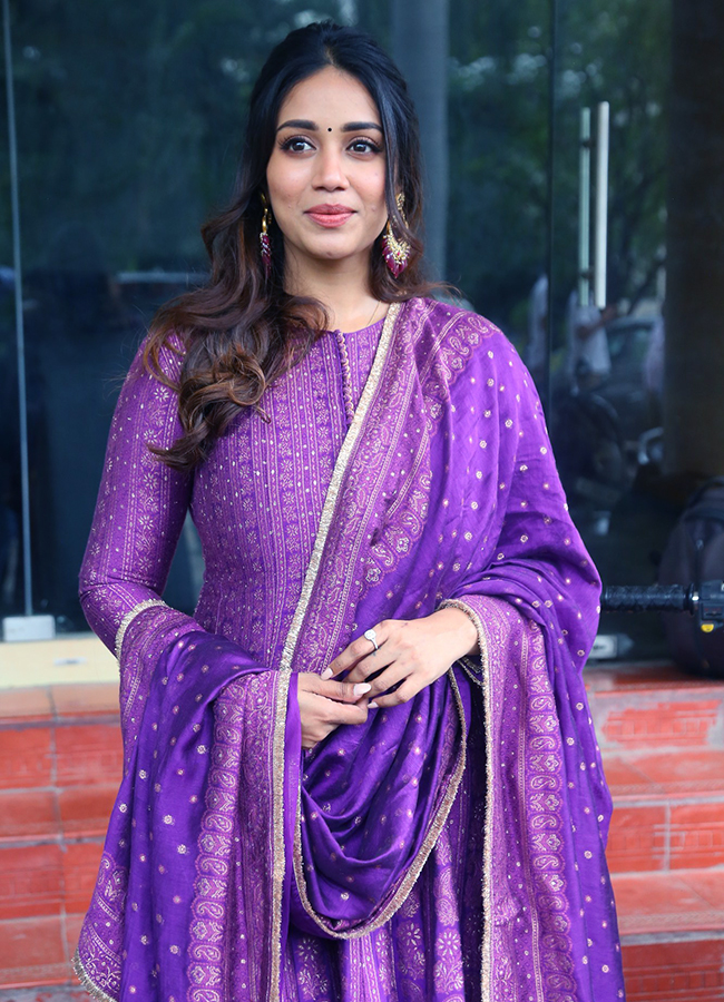 Actress Nivetha Pethuraj Latest Images Goes Viral21