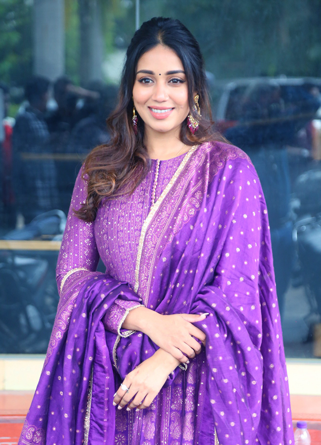 Actress Nivetha Pethuraj Latest Images Goes Viral8