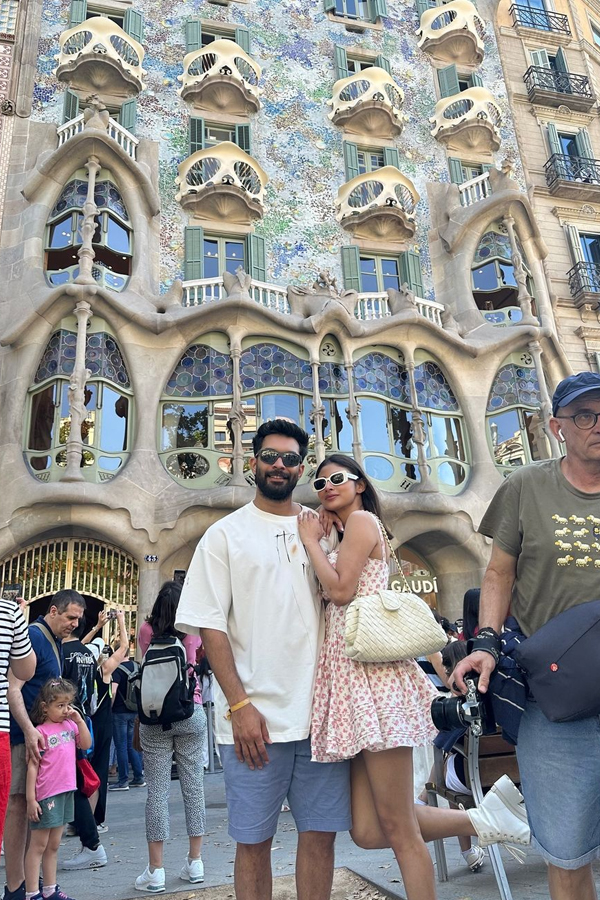 Bollywood Beauty Mouni Roy Chilling With Husband Suraj Nambiar In Spain3