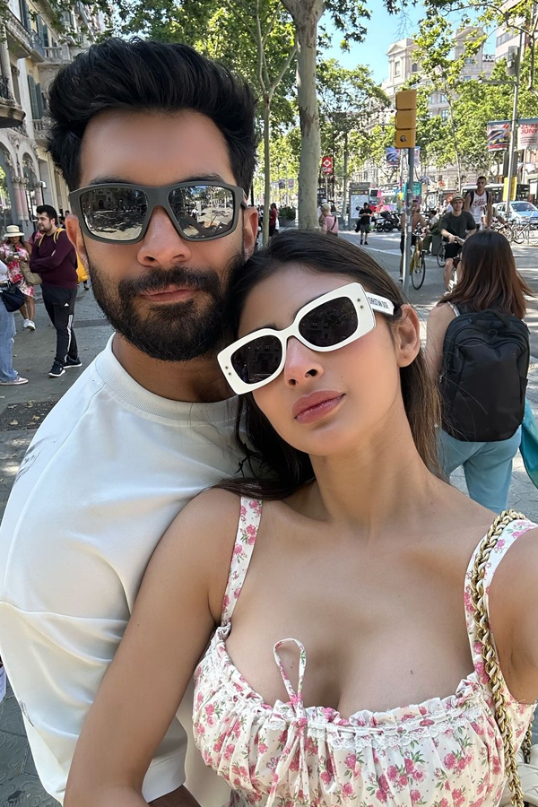 Bollywood Beauty Mouni Roy Chilling With Husband Suraj Nambiar In Spain4