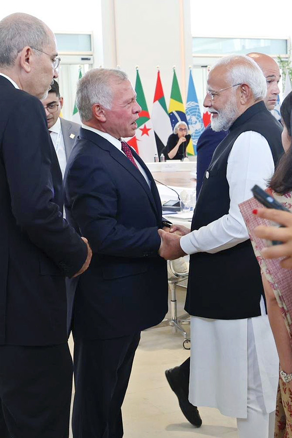 PM Modi meets the Pope and other world leaders at G7 Summit in Italy Photos12