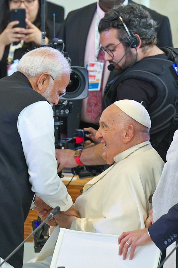 PM Modi meets the Pope and other world leaders at G7 Summit in Italy Photos4