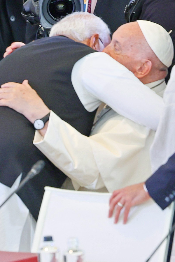 PM Modi meets the Pope and other world leaders at G7 Summit in Italy Photos5