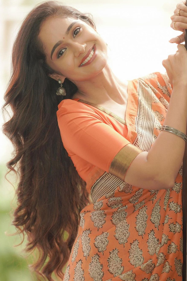 Telugu Serial Beauty Tejaswini Gowda Looks Like A Doll In Saree10