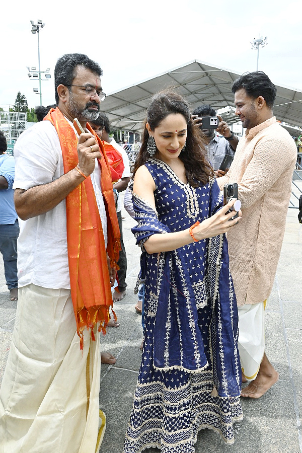 Tollywood celebreties visit Tirumala Tirupati Temple Photos25