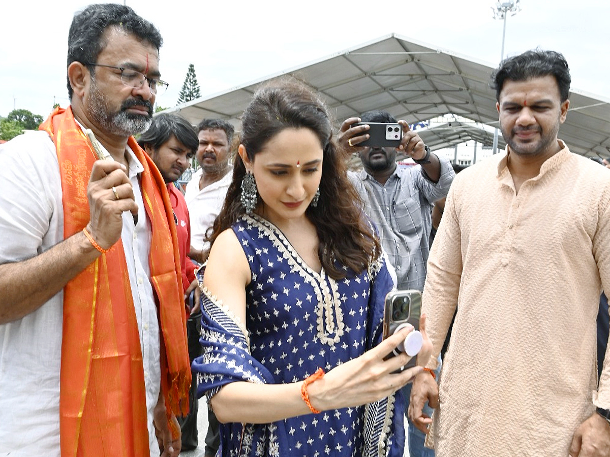 Tollywood celebreties visit Tirumala Tirupati Temple Photos28