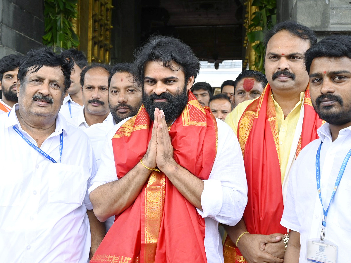 Tollywood celebreties visit Tirumala Tirupati Temple Photos12