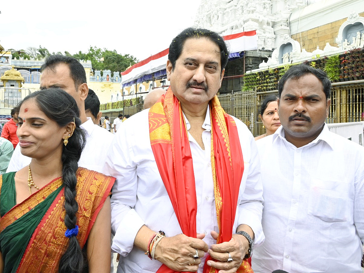 Tollywood celebreties visit Tirumala Tirupati Temple Photos13