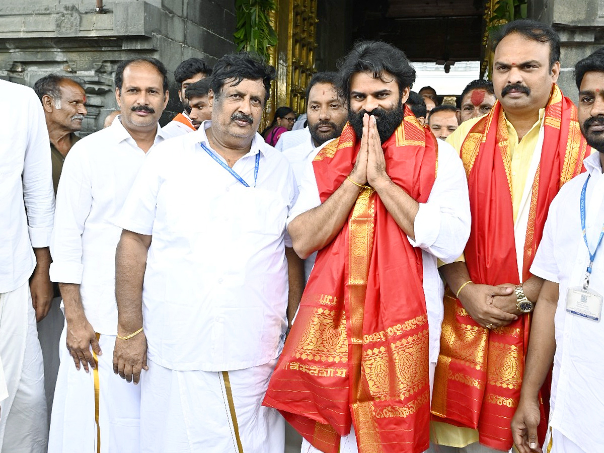 Tollywood celebreties visit Tirumala Tirupati Temple Photos15