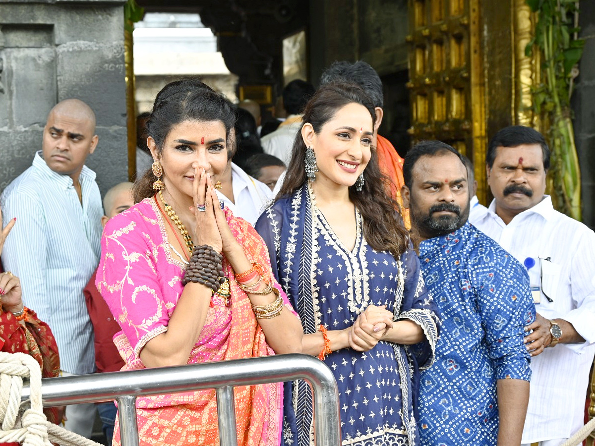 Tollywood celebreties visit Tirumala Tirupati Temple Photos18