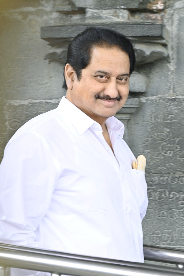 Tollywood celebreties visit Tirumala Tirupati Temple Photos31