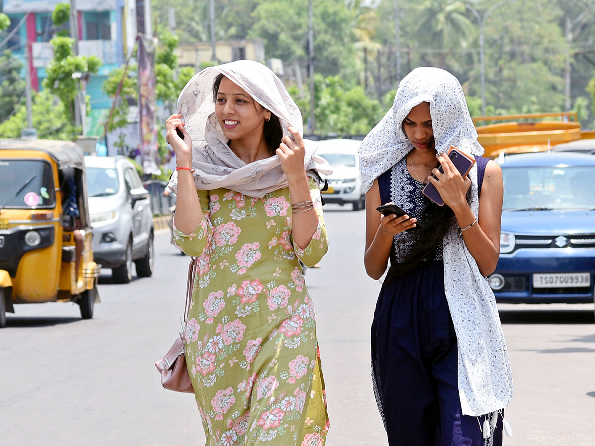 Best Photos of The Day in AP and Telangana Photo Gallery9