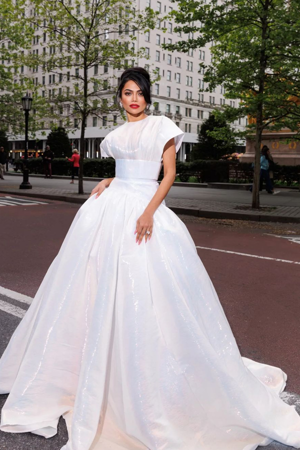 Met Gala 2024: Indian Beauty Mona Patel Photos Goes Viral2