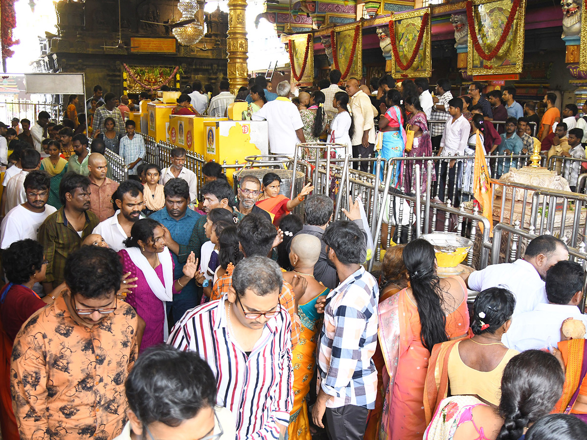 Huge Devotees Rush at Indrakeeladri photos14