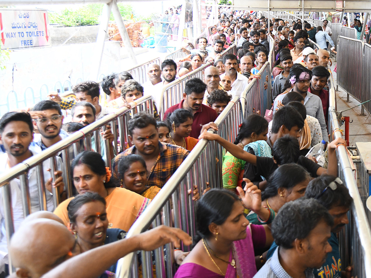 Huge Devotees Rush at Indrakeeladri photos8