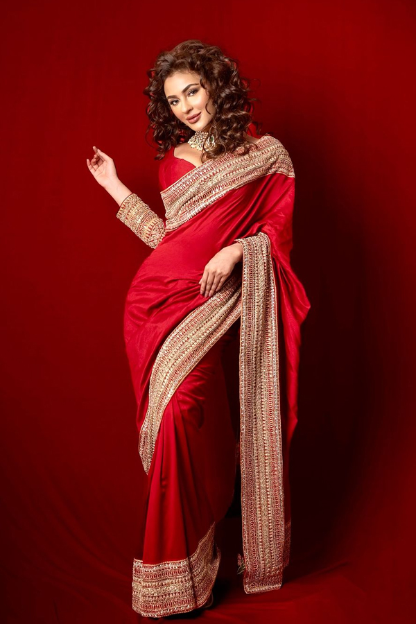 Seerat Kapoor Shines Like A Queen In Red Saree2